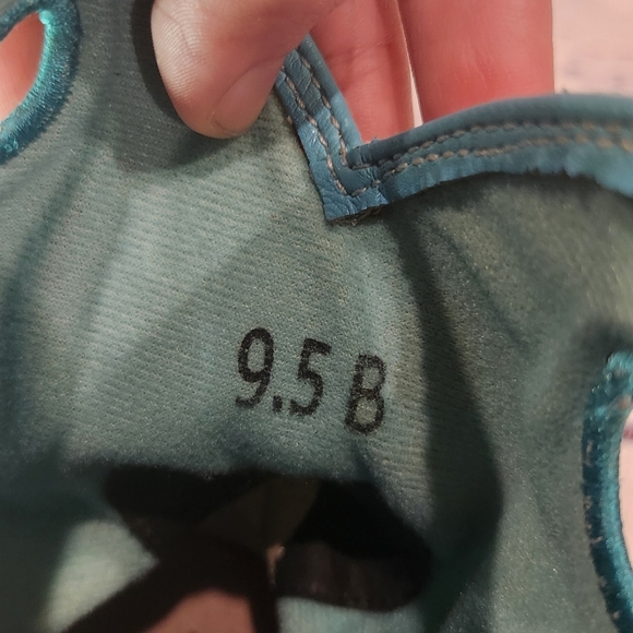 Ariat Round Toe Boots - Picture 5 of 6